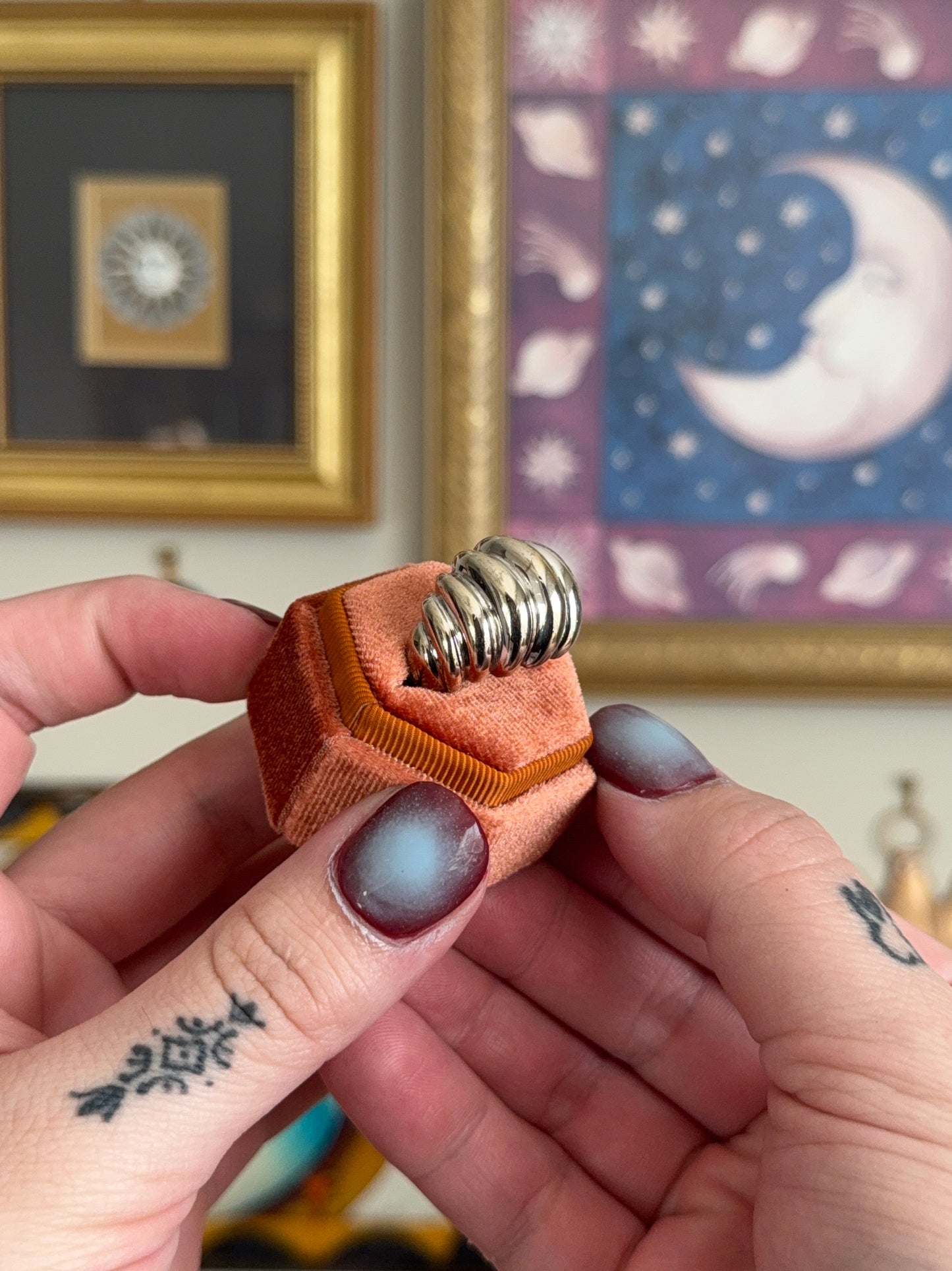 Textured dome ring