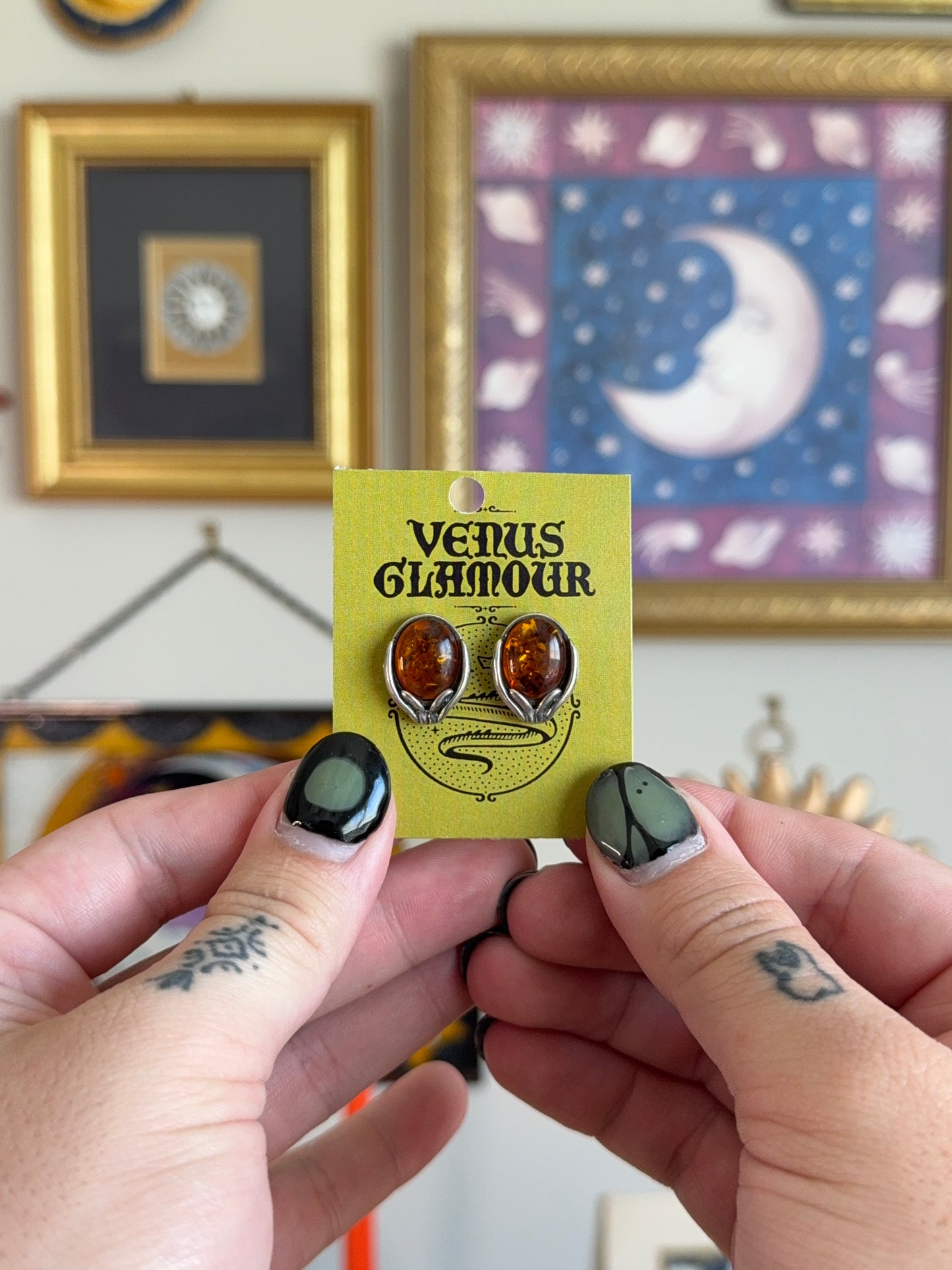 Oval amber earrings