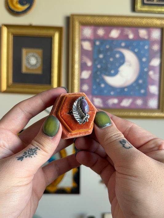 Wampum shell leaf motif ring