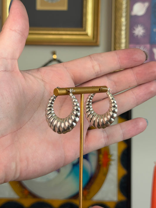 Semi hollow shrimp hoop earrings