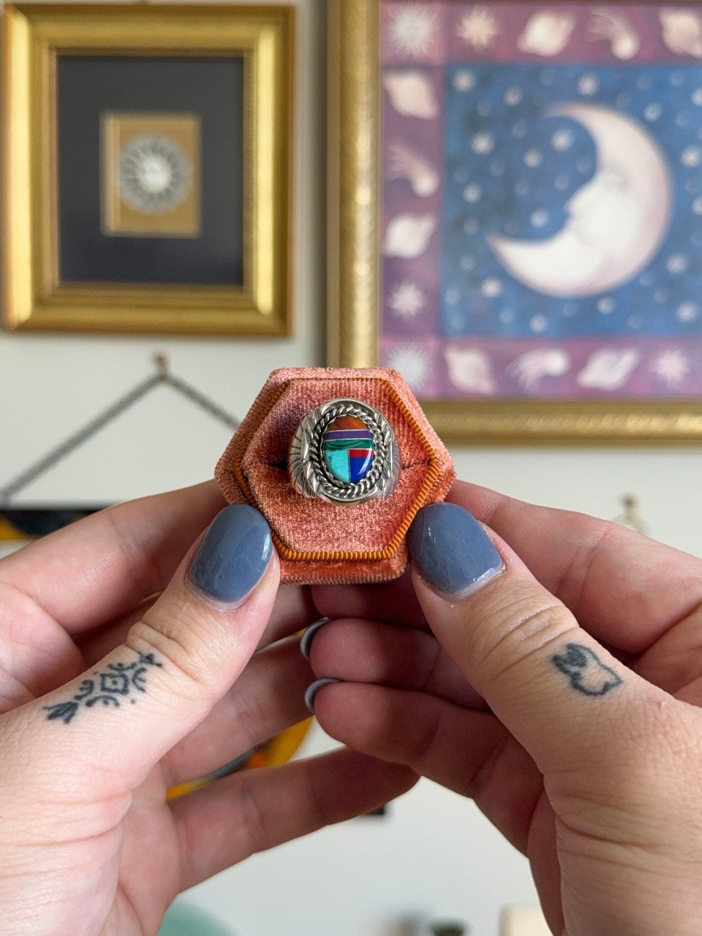 Multi-stone inlay signet