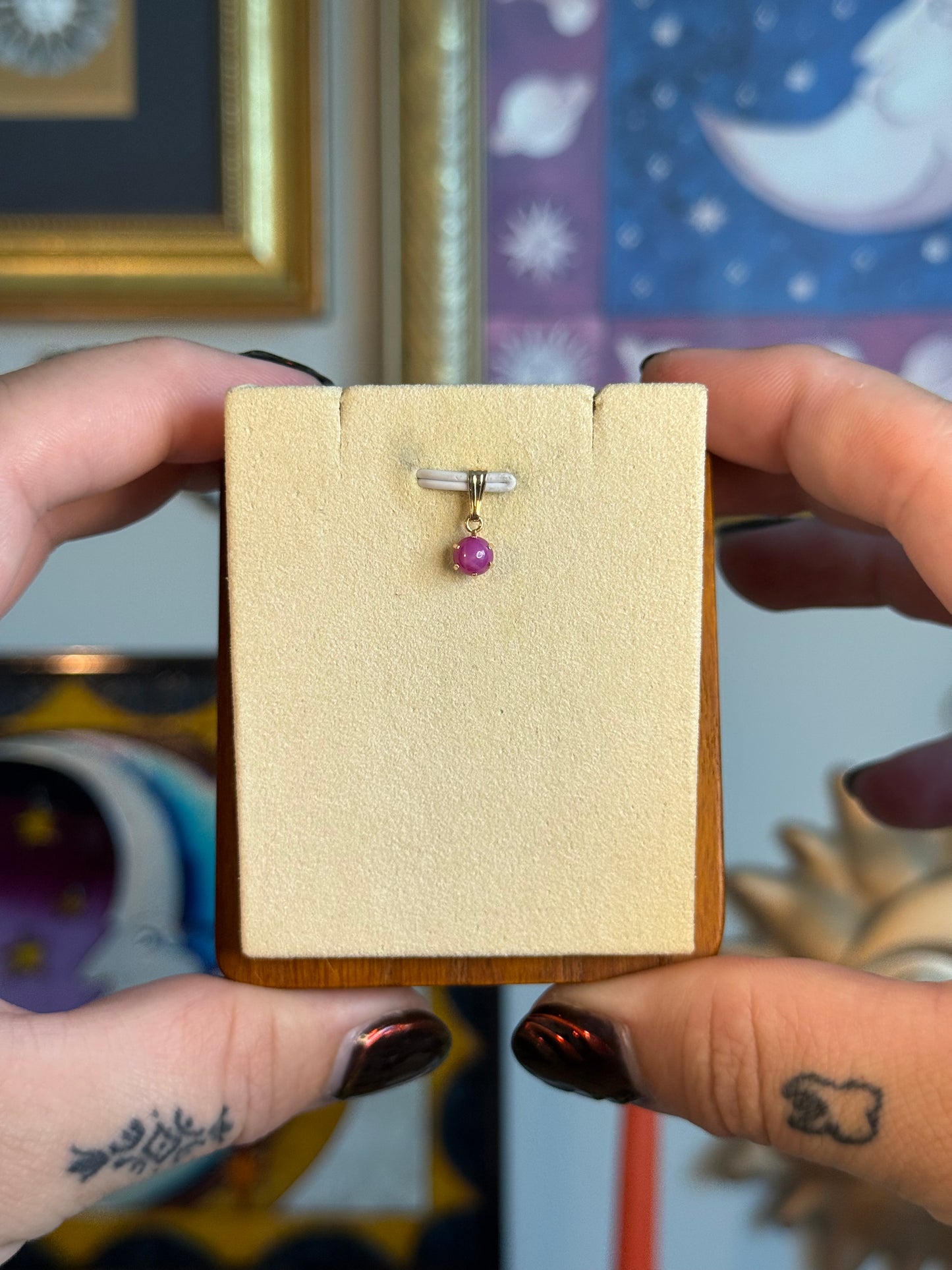 Small cabochon star sapphire pendant