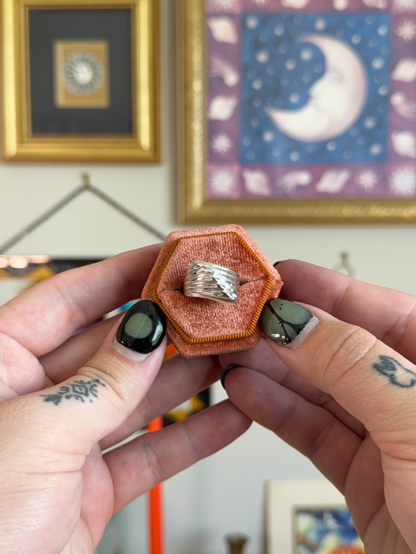 Textured raised ring