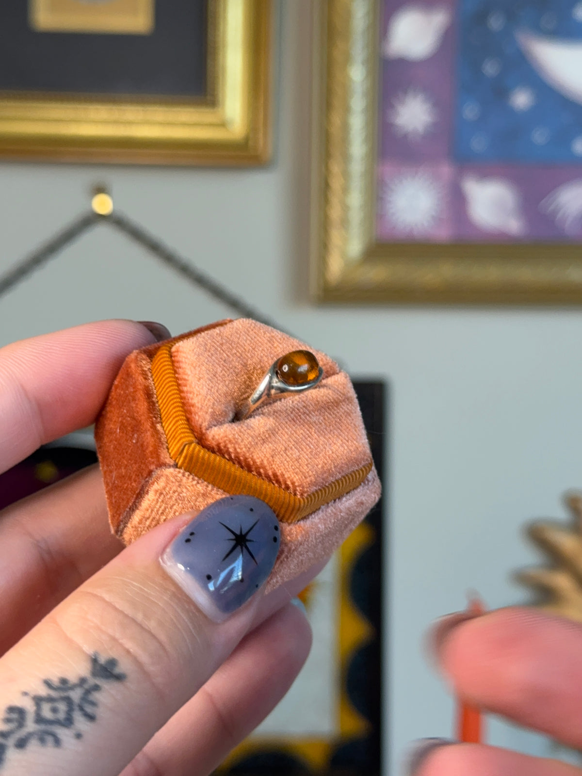 Small amber band