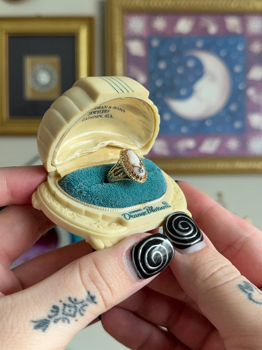 Elongated Cameo with necklace motif ring