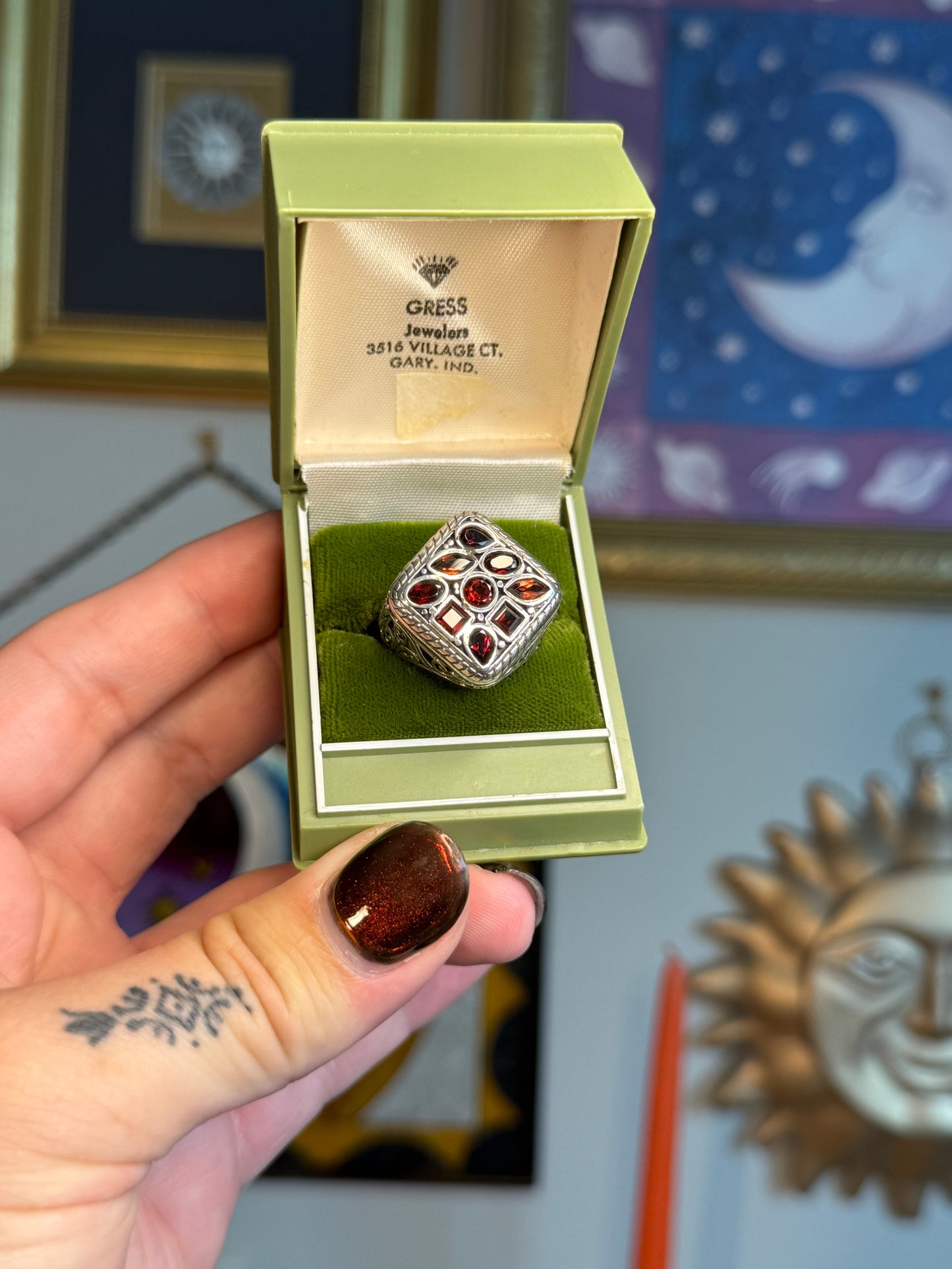 Unique garnet detailed ring