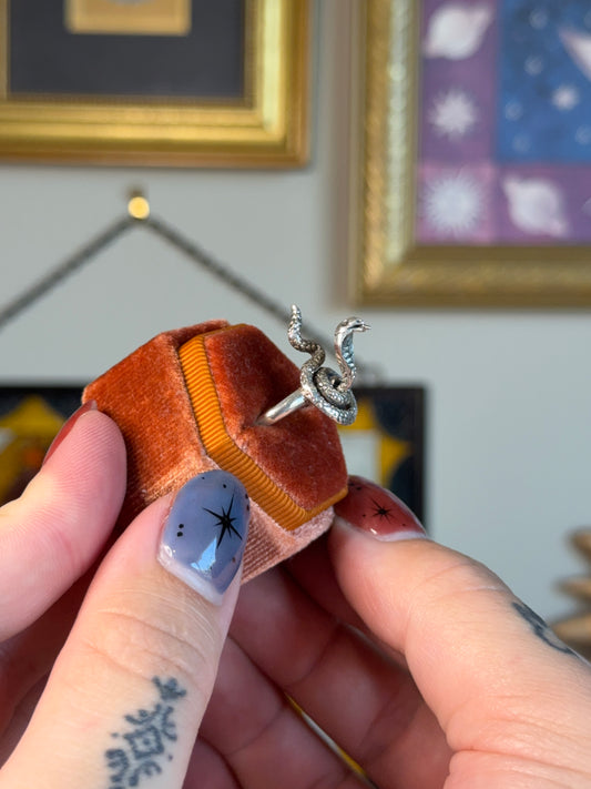 Cobra ring