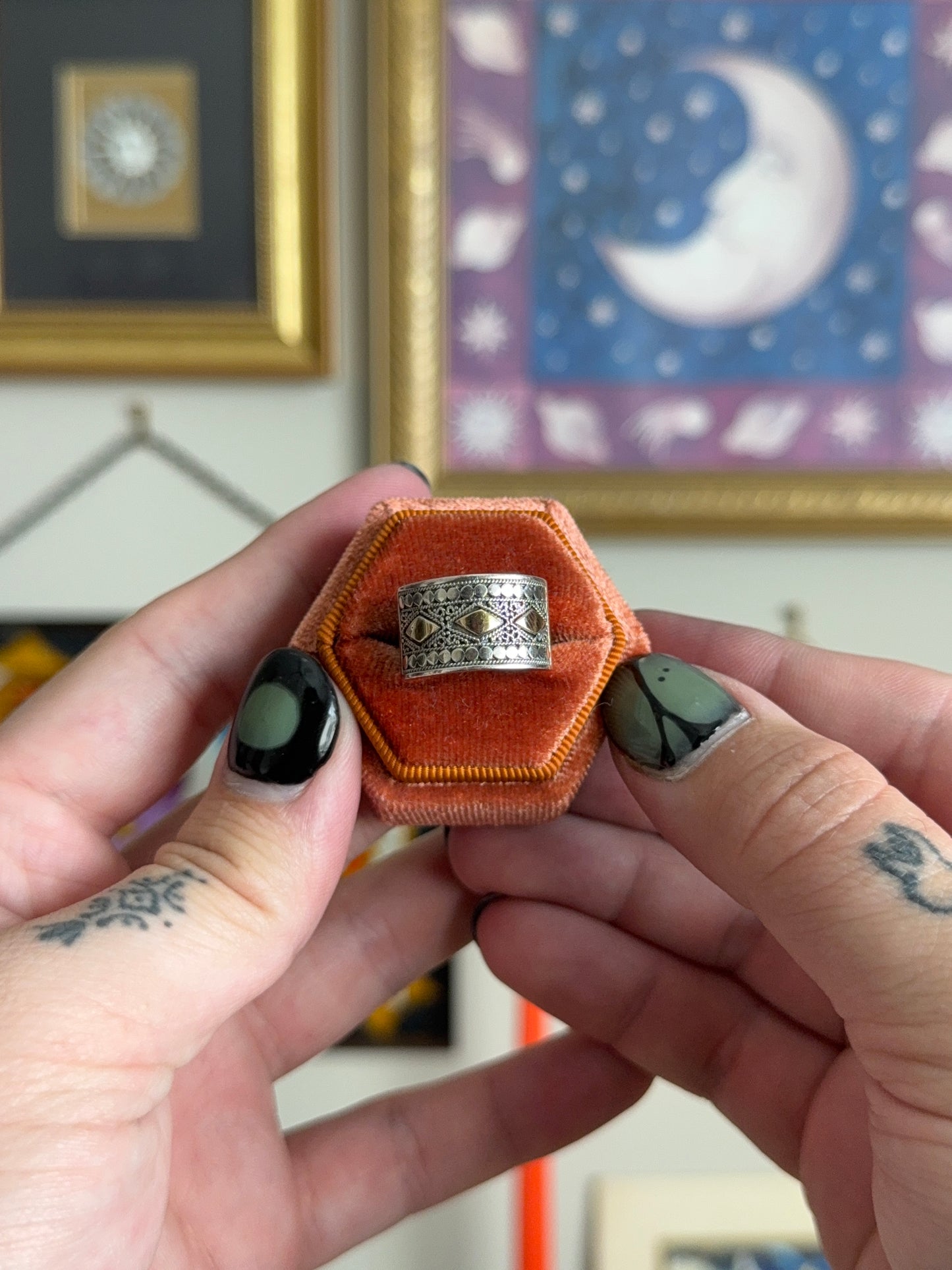 Ornate chunky band