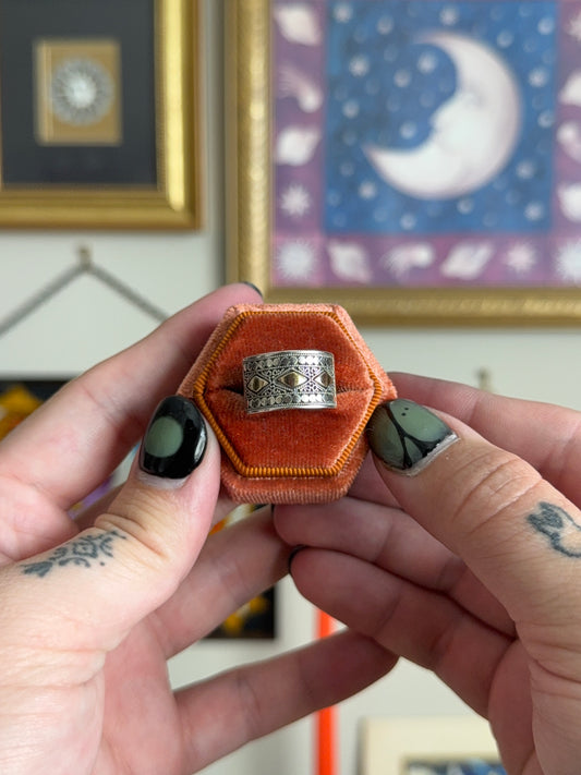 Ornate chunky band