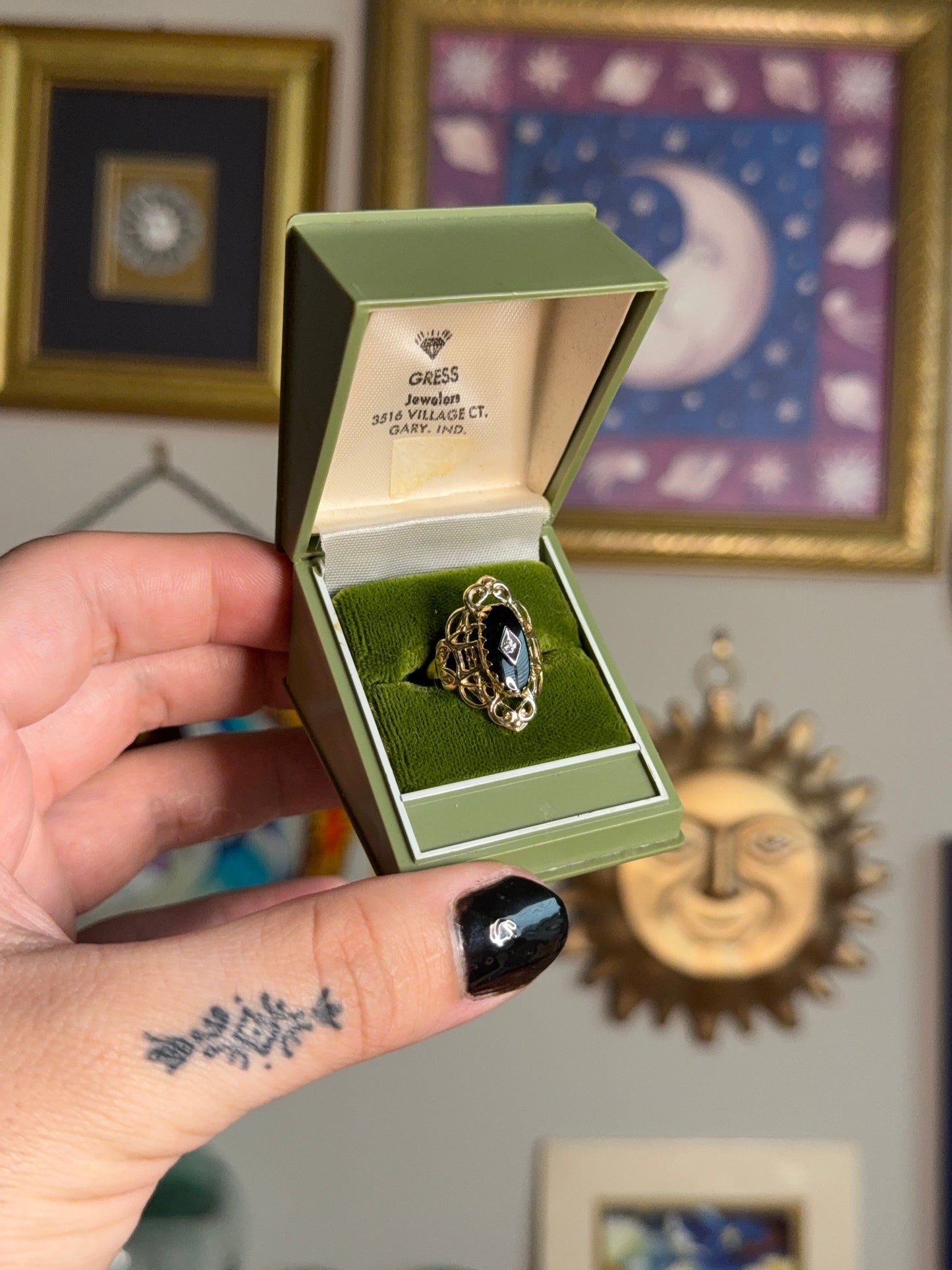 Gold Black onyx filigree ring