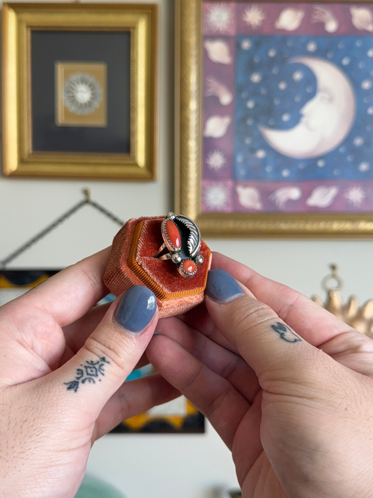 Double coral leaf motif ring
