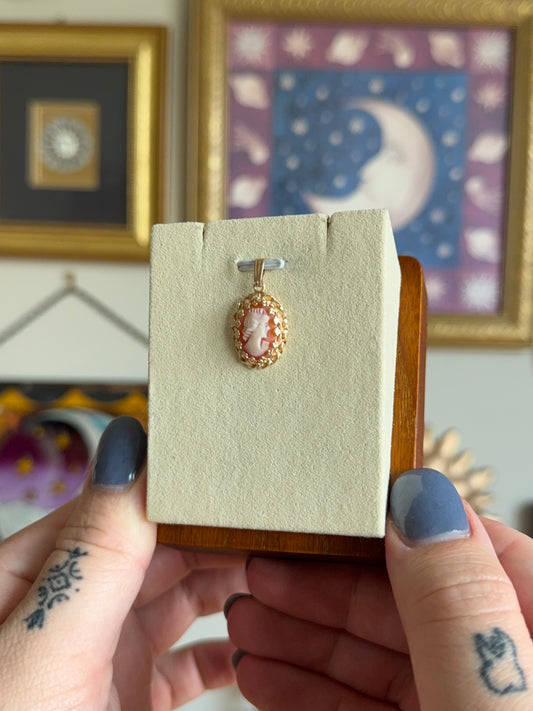gold cameo detail pendant