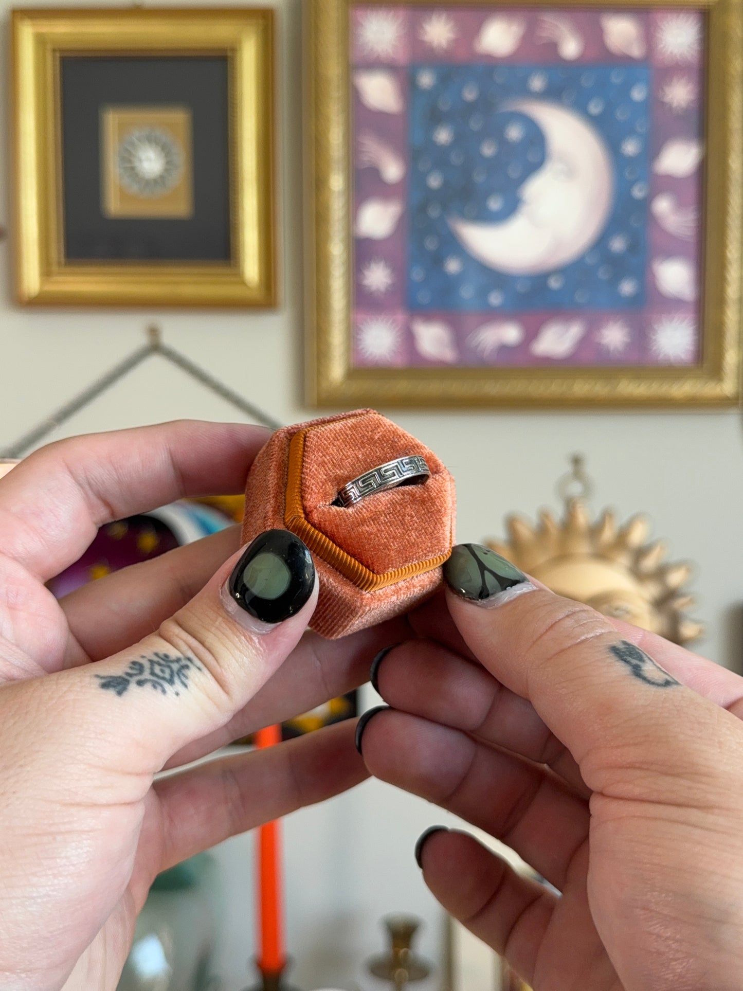 Small thin detailed band