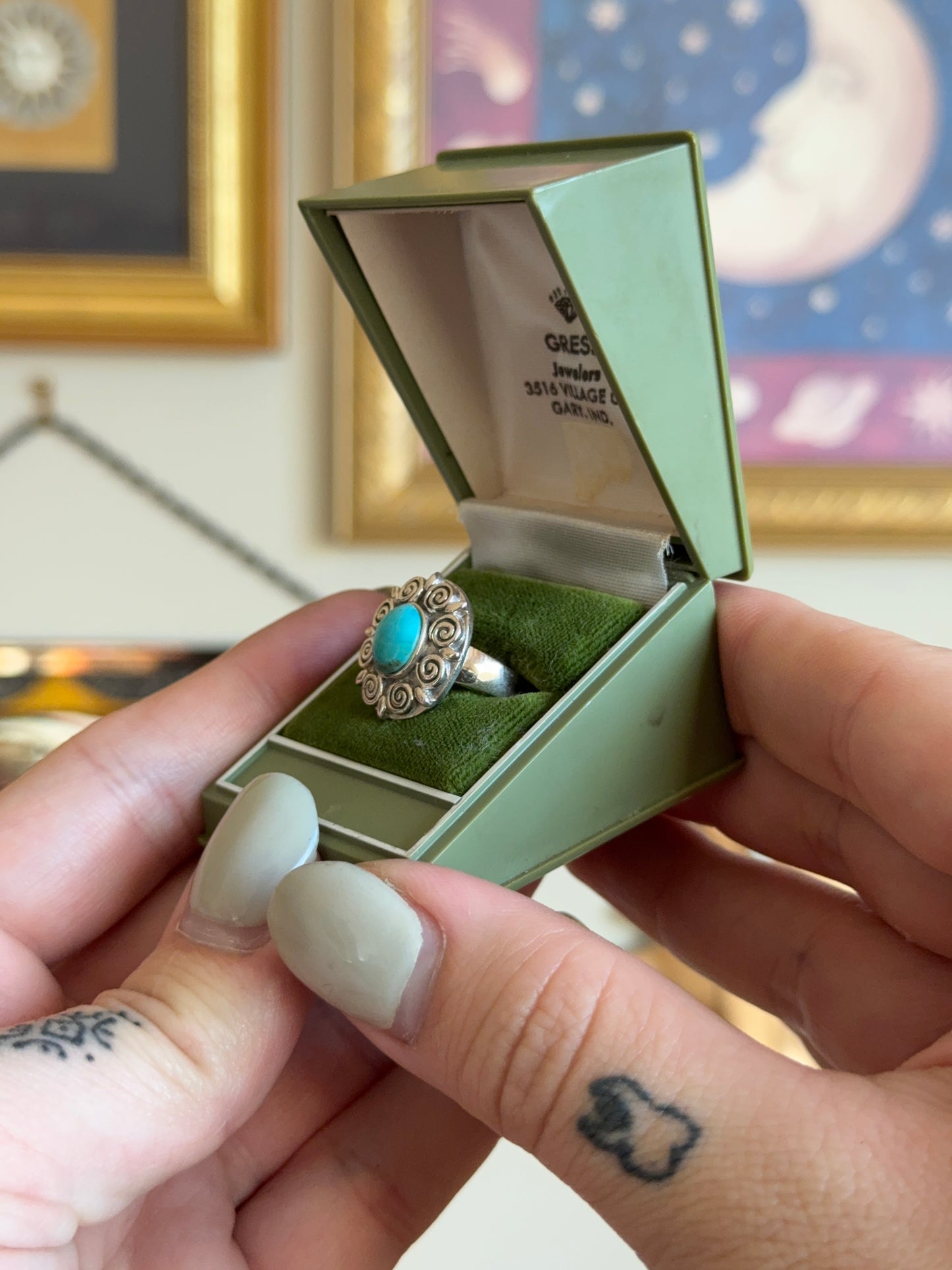 Silver swirl detailed turquoise ring