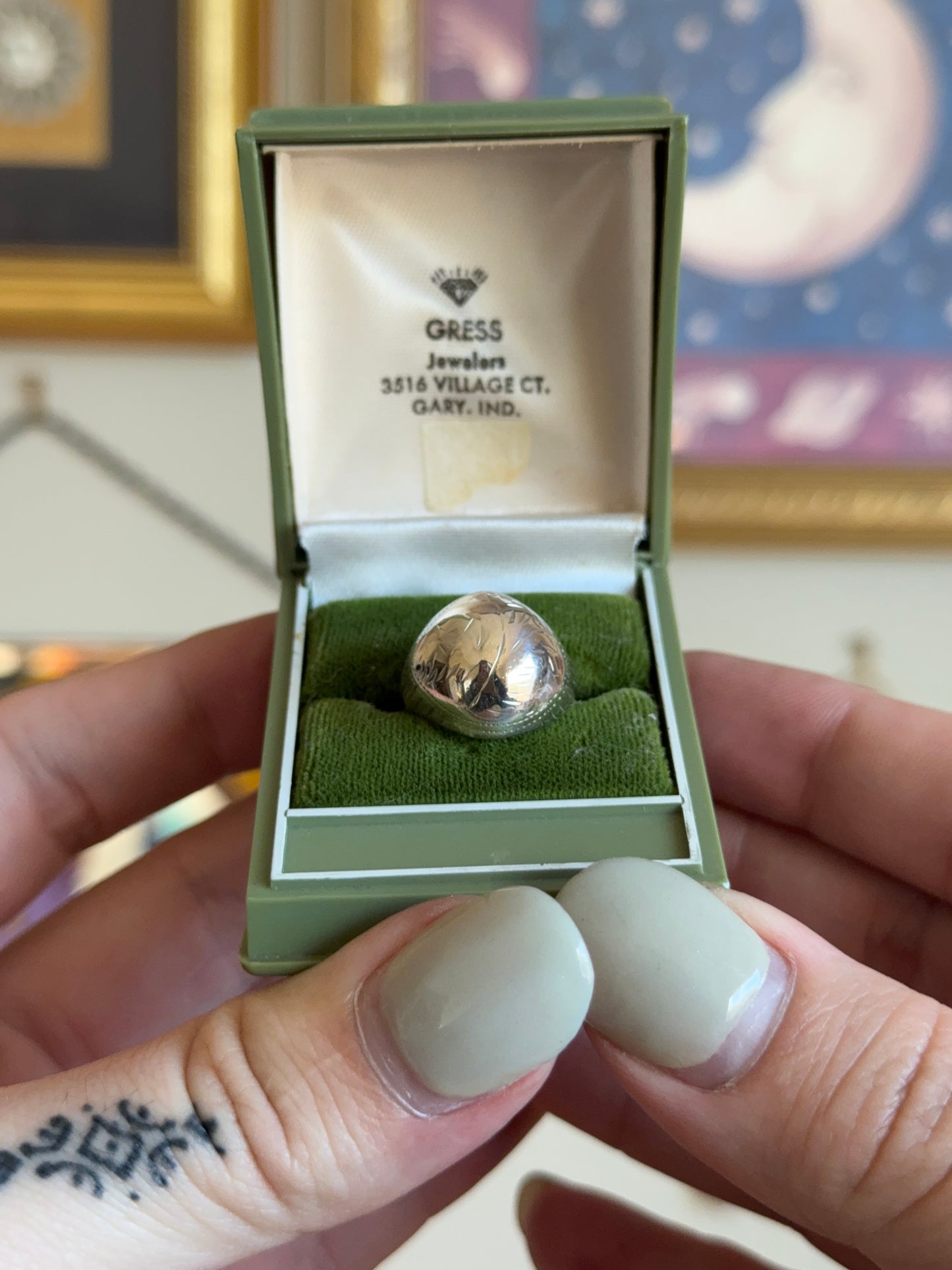 Silver small puffy bubble band with engraving